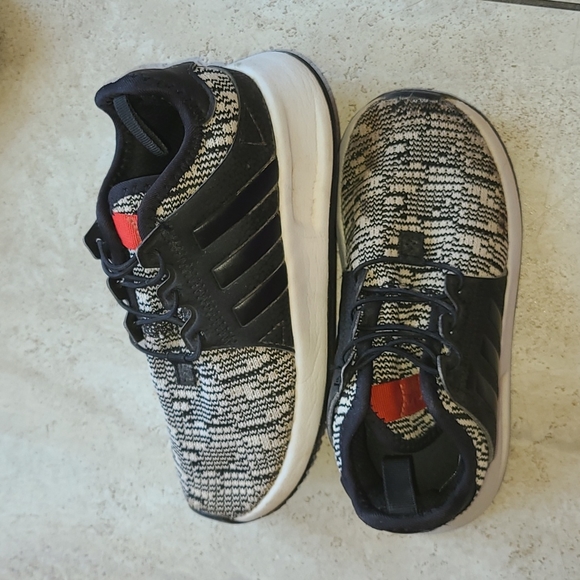 Adidas boys shoes - Picture 2 of 2